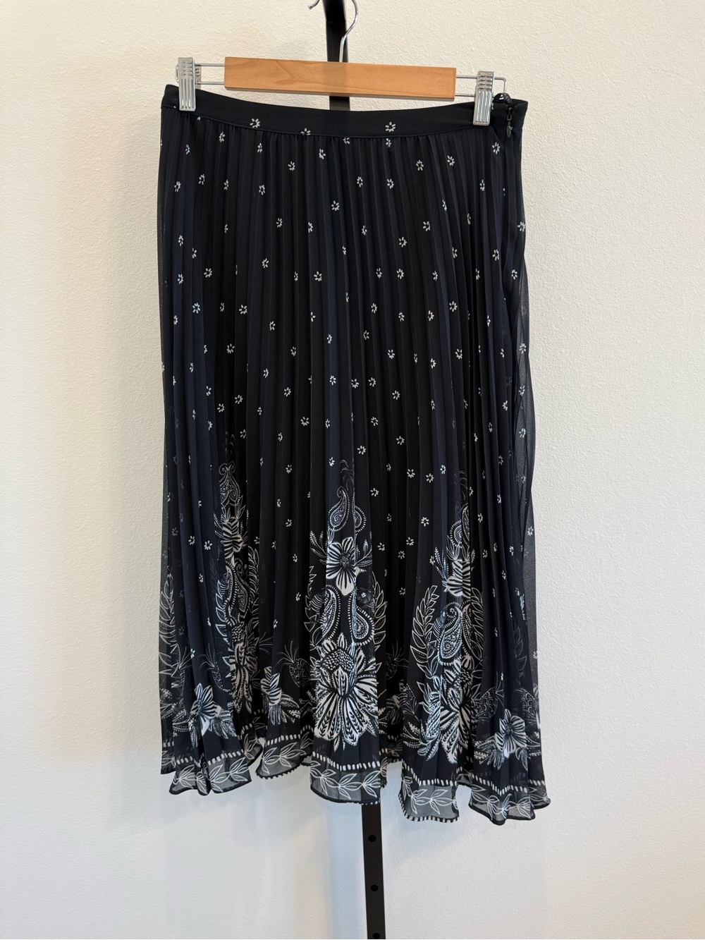 NWT FARM Rio x Anthropologie Black Pleated Floral Midi Skirt Small Boho Office